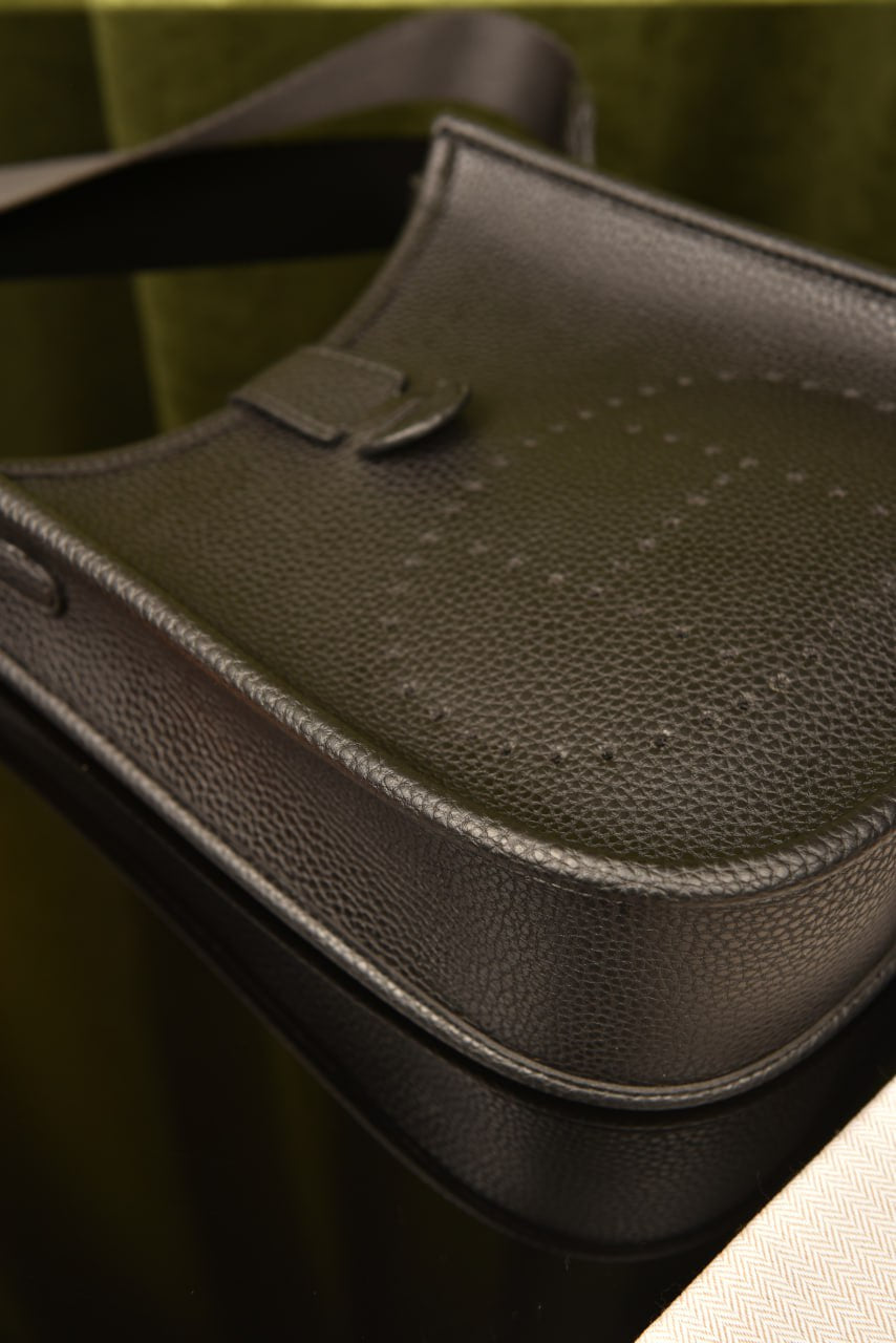 Hermes Evelyne Black( size 30cm x 29cm)