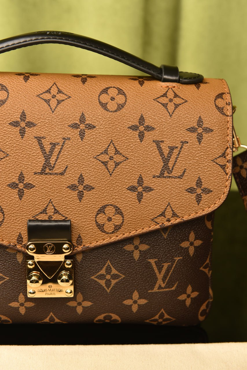 LOUIS VUITTON  METIS MONOGRAM REVERSE (25cm x22cm)