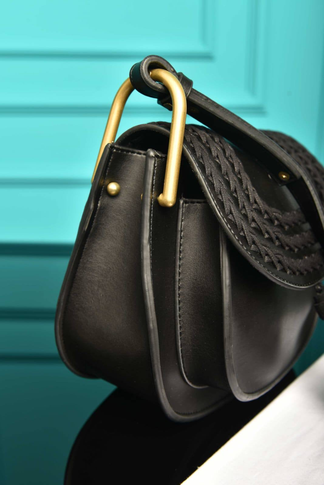 Chloe Hudson black(22.5cm x 22cm)