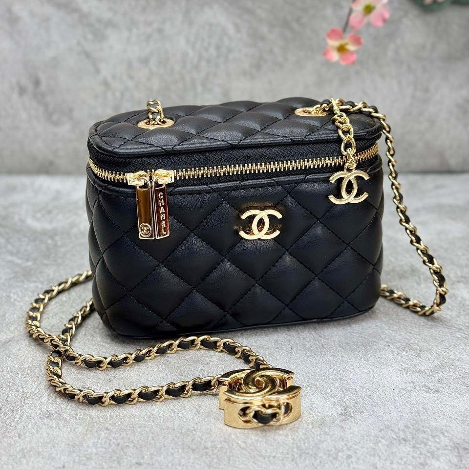 Chanel vanity black(17cm x 11cm)