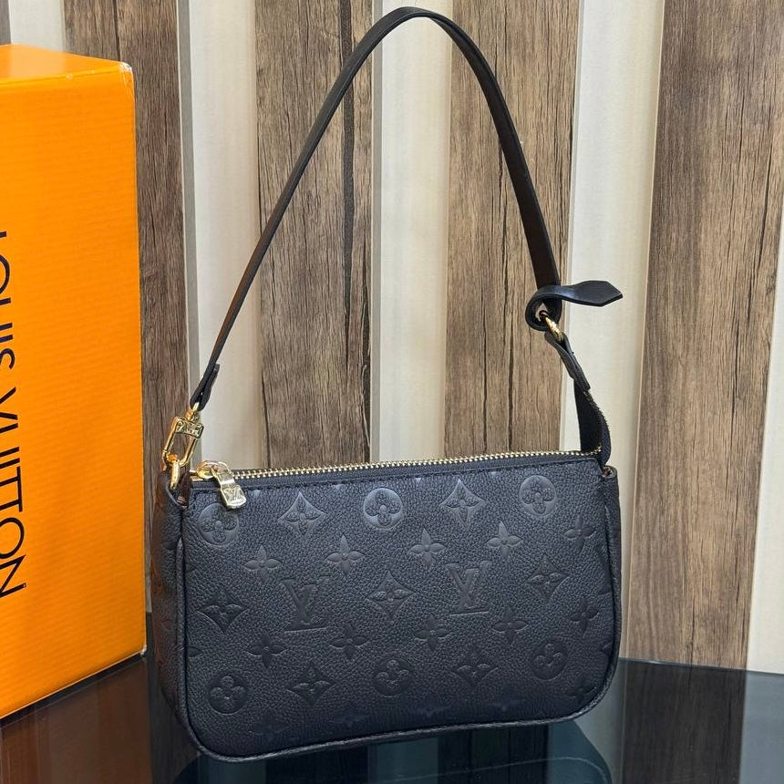 Louıs Vuıtton Pochette monogram black