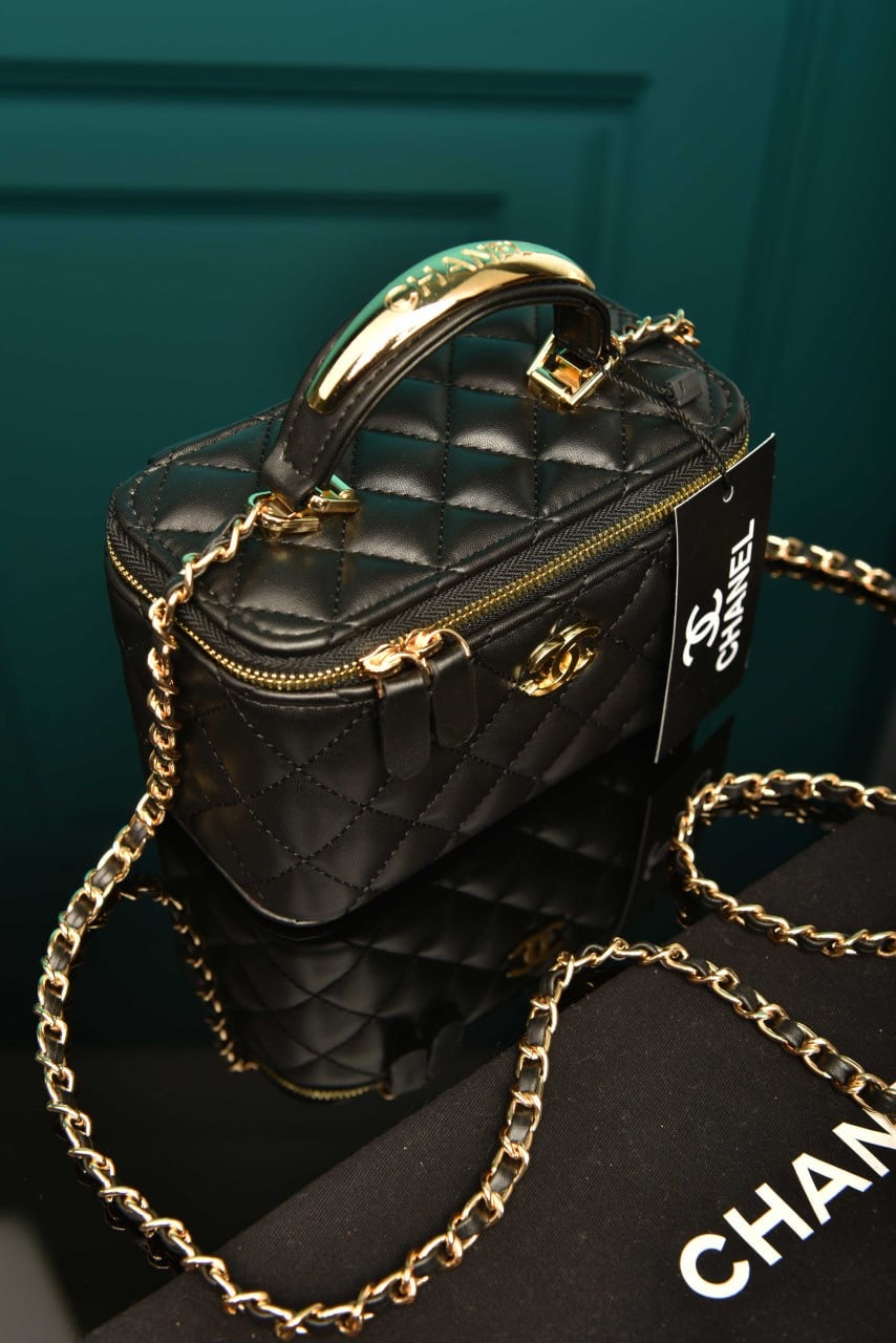 Quilted Small Lambskin Vanity Case black (16.5cm x 10cm x 8cm)