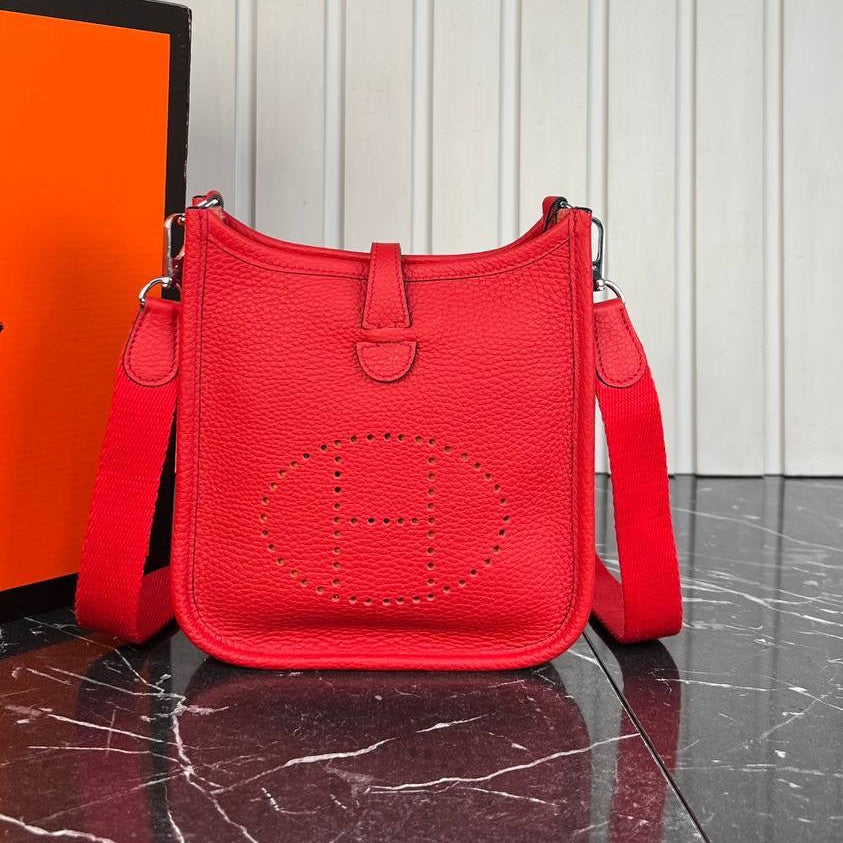 Hermes Evelyne red  medium size (20.5cm x 22cm)