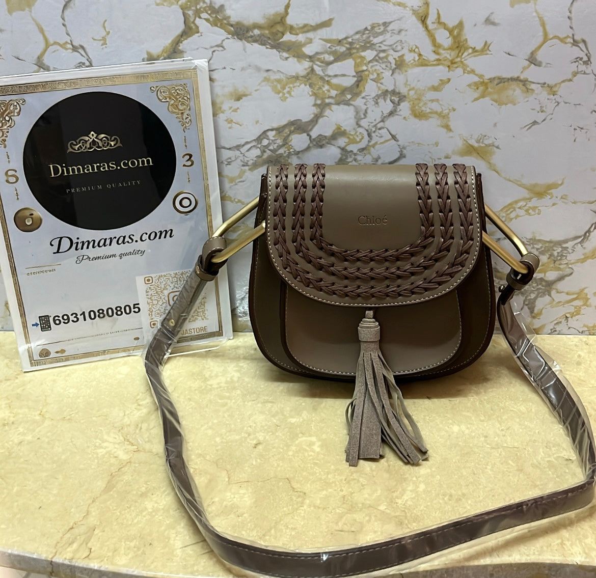 Chloe Hudson camel (22.5cm x 22cm)
