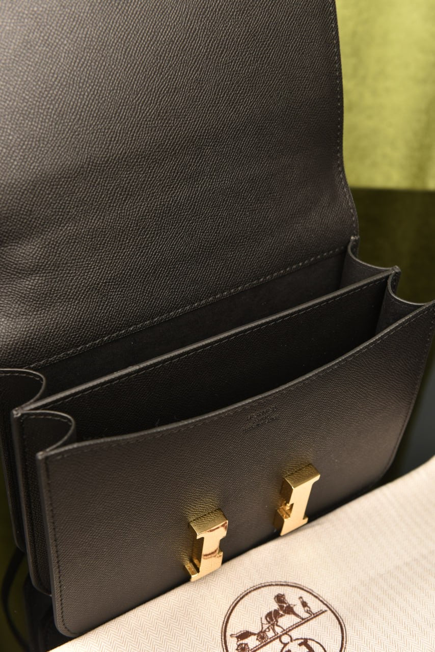 HERMES CONSTANCE BLACK(24cm x 17cm)