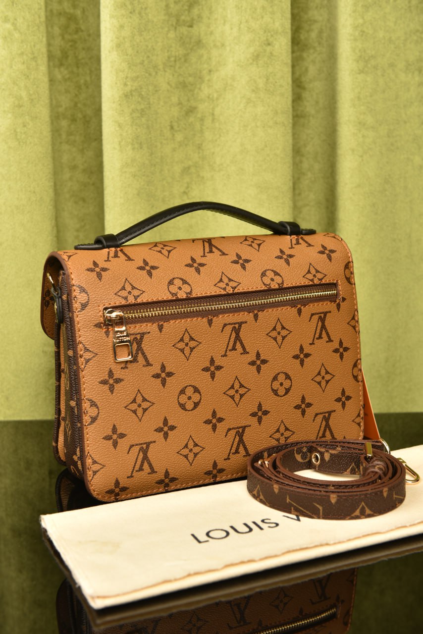 LOUIS VUITTON  METIS MONOGRAM REVERSE (25cm x22cm)