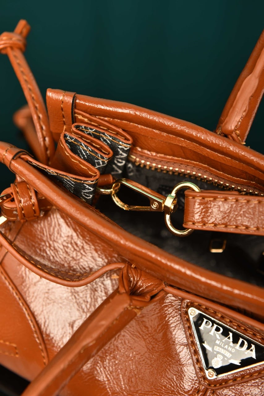 Prada Bonnie brown(32cm x 18cm)