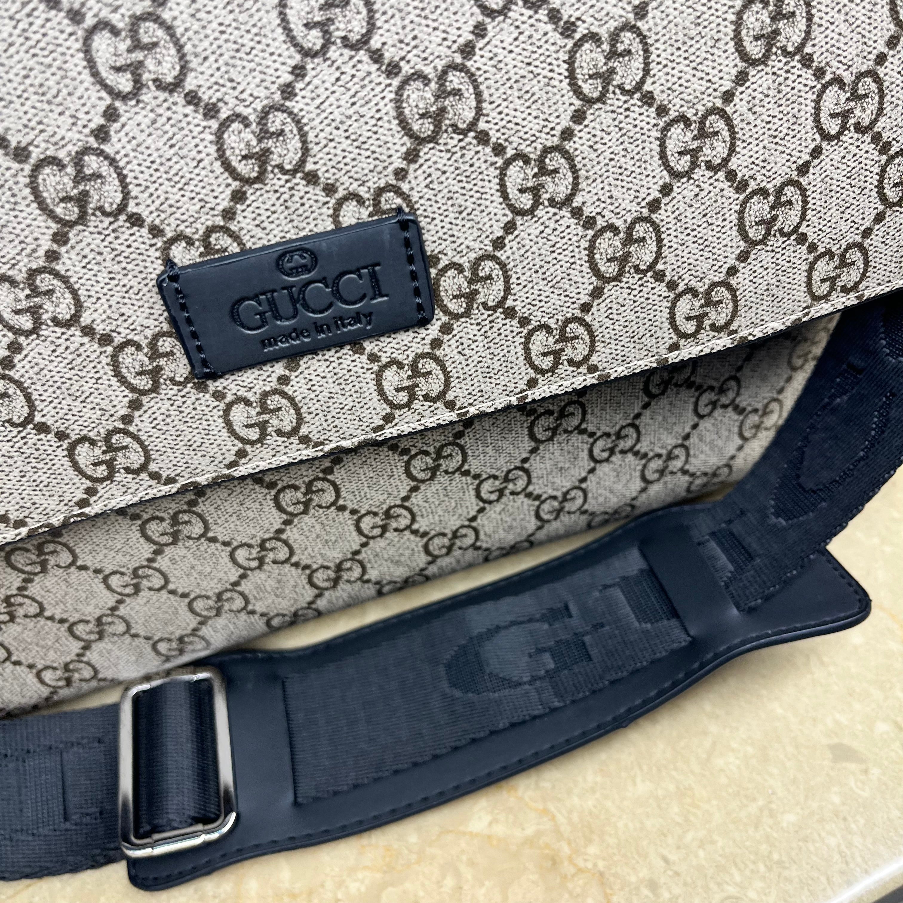 Guggi changing mommy bag(44cm x 28cm x 14cm)