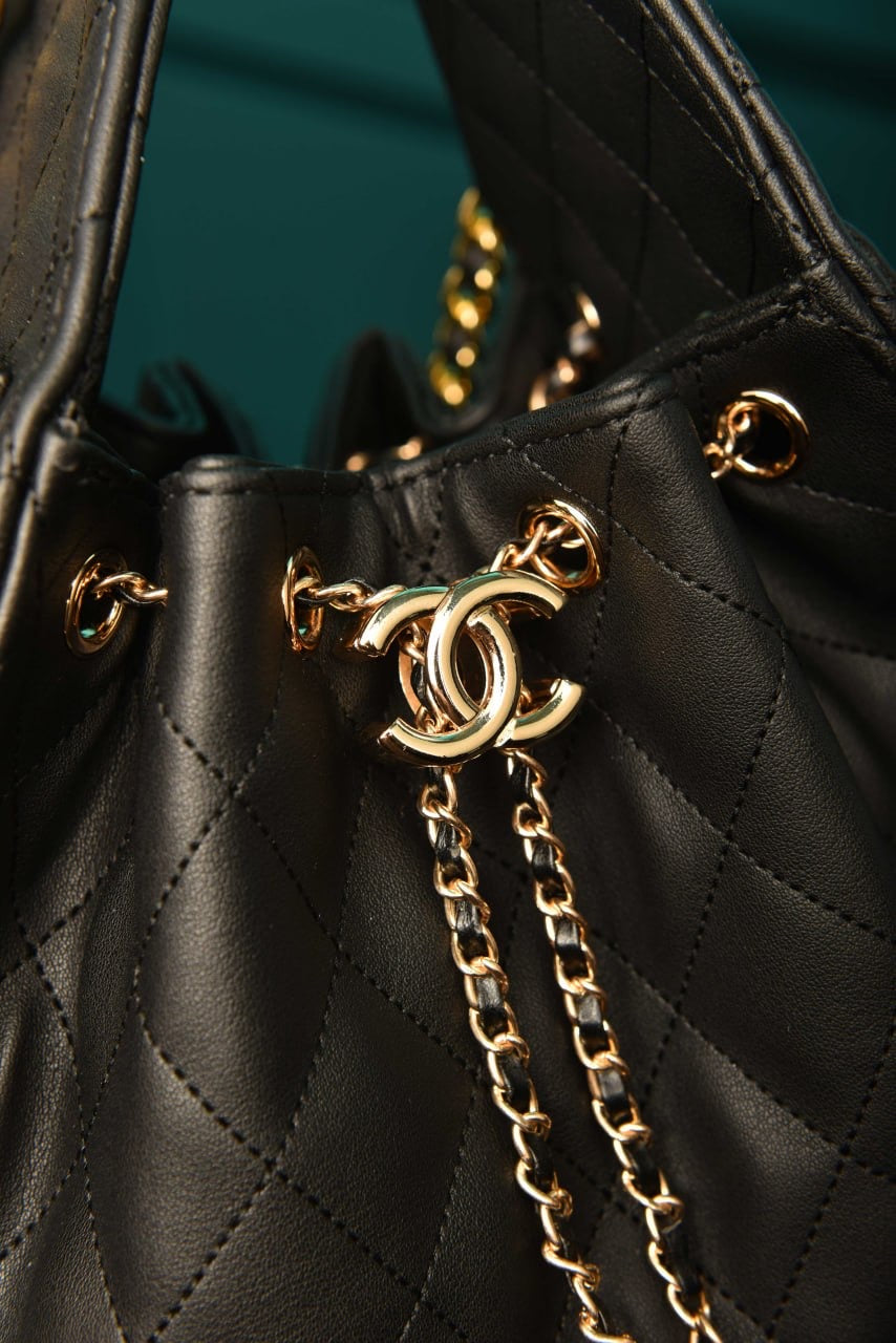 Chanel 25 black (30cm x 26cm x 14cm)