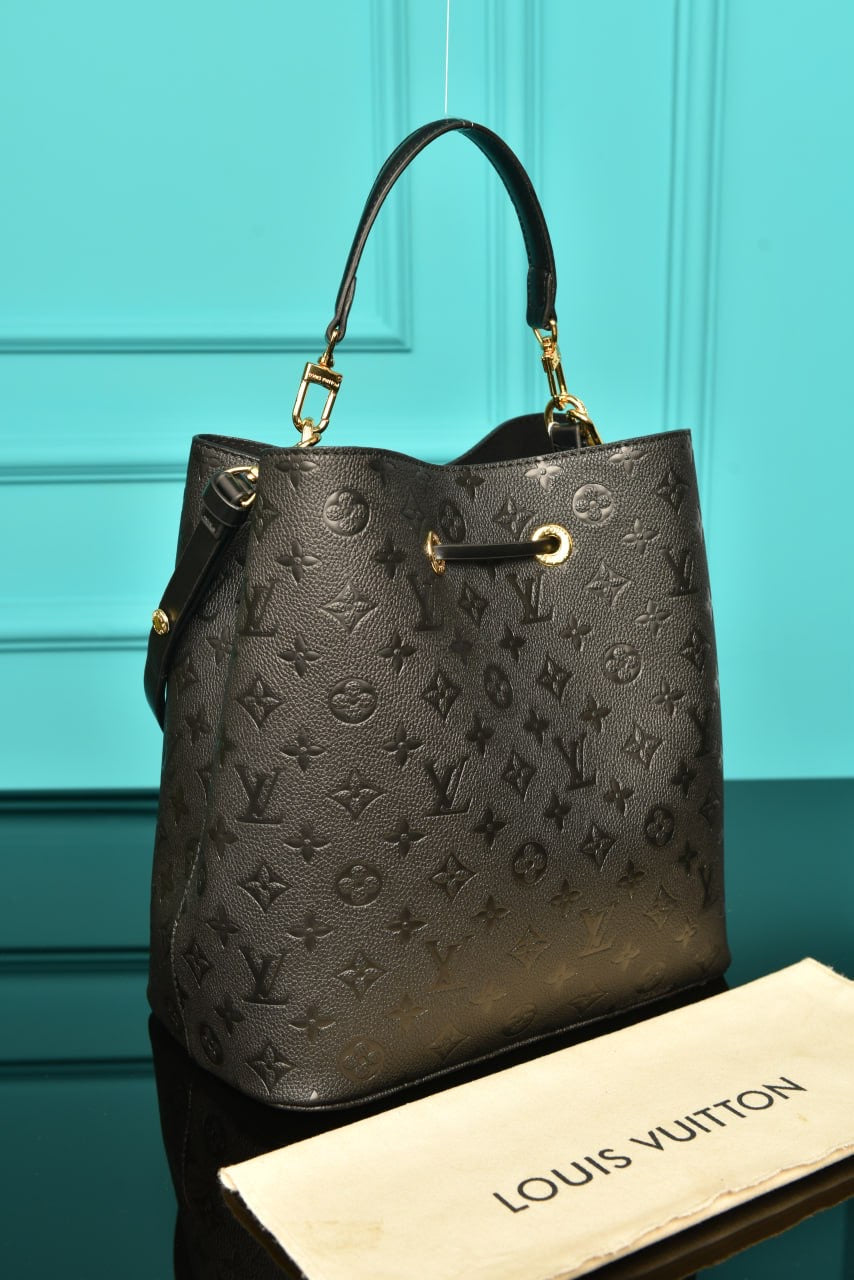 Lv noe noe monogram black(39cm x 27cm)