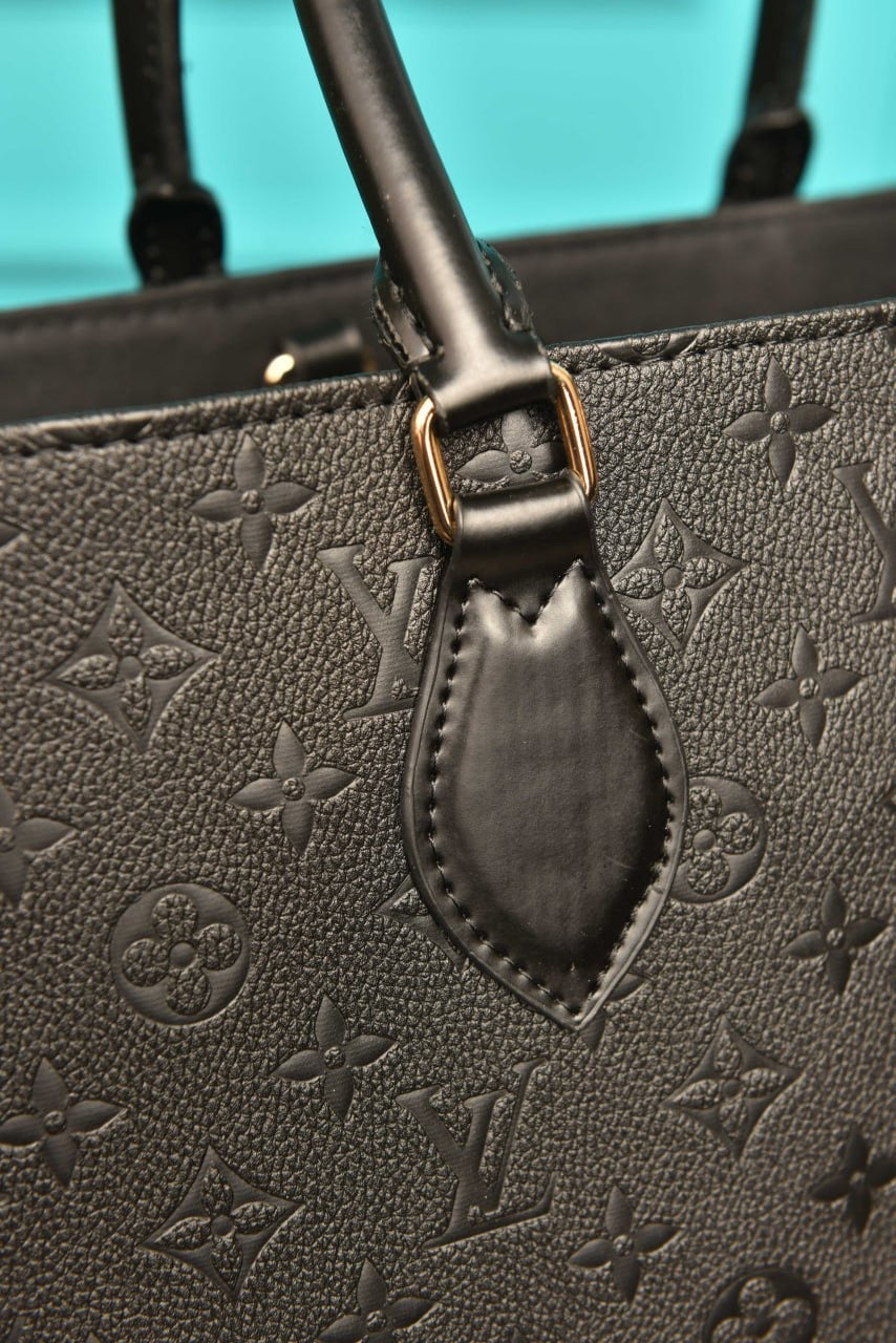 LV ONTHEGO BLACK MONOGRAM (34cm x 27cm)