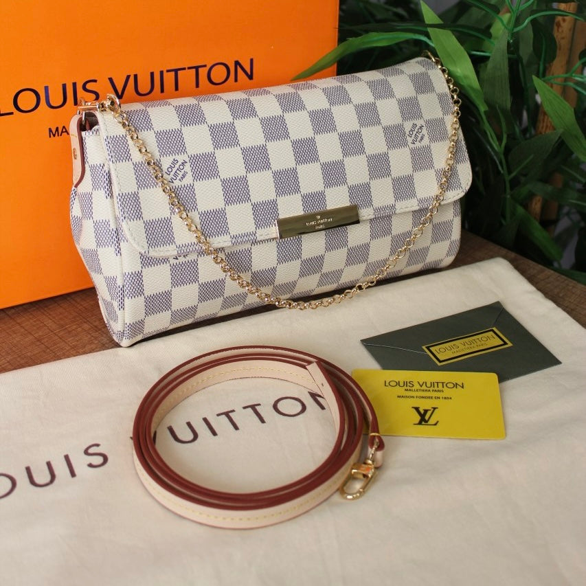 Louis Vuitton favourite damier  26cm x 14cm
