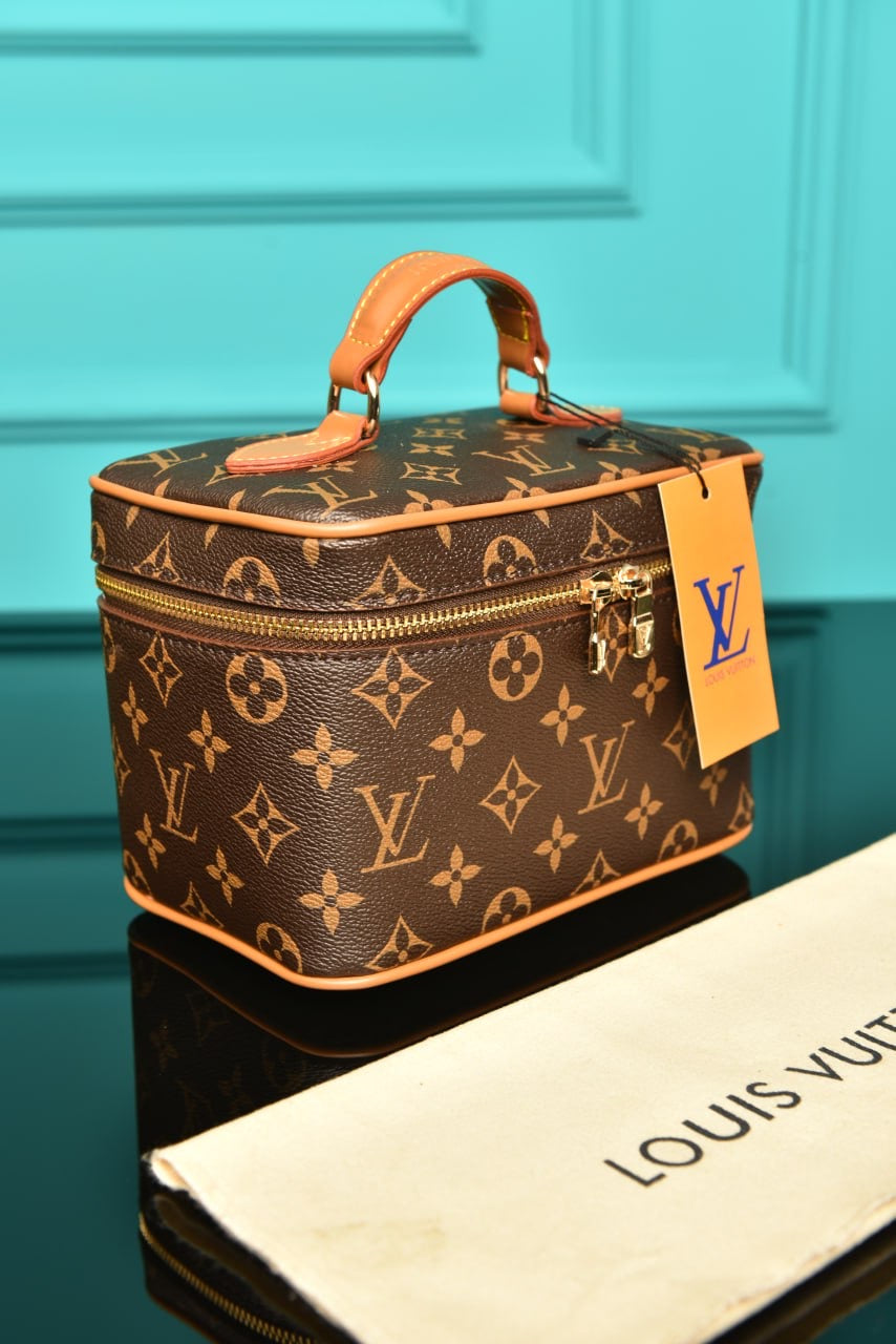 Louis Vuitton nice mini toiletry monogram (20cm x 14cm x 13cm)