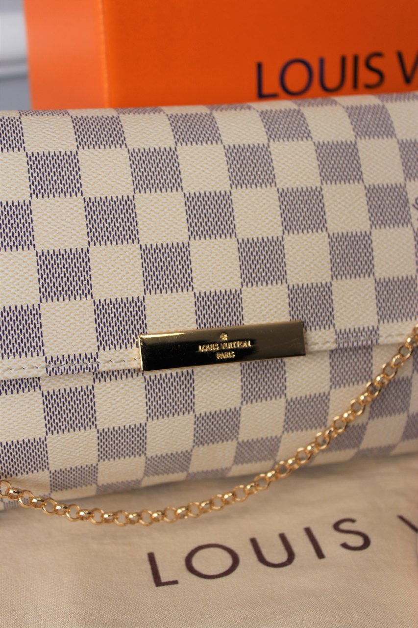 Louis Vuitton favourite damier  26cm x 14cm
