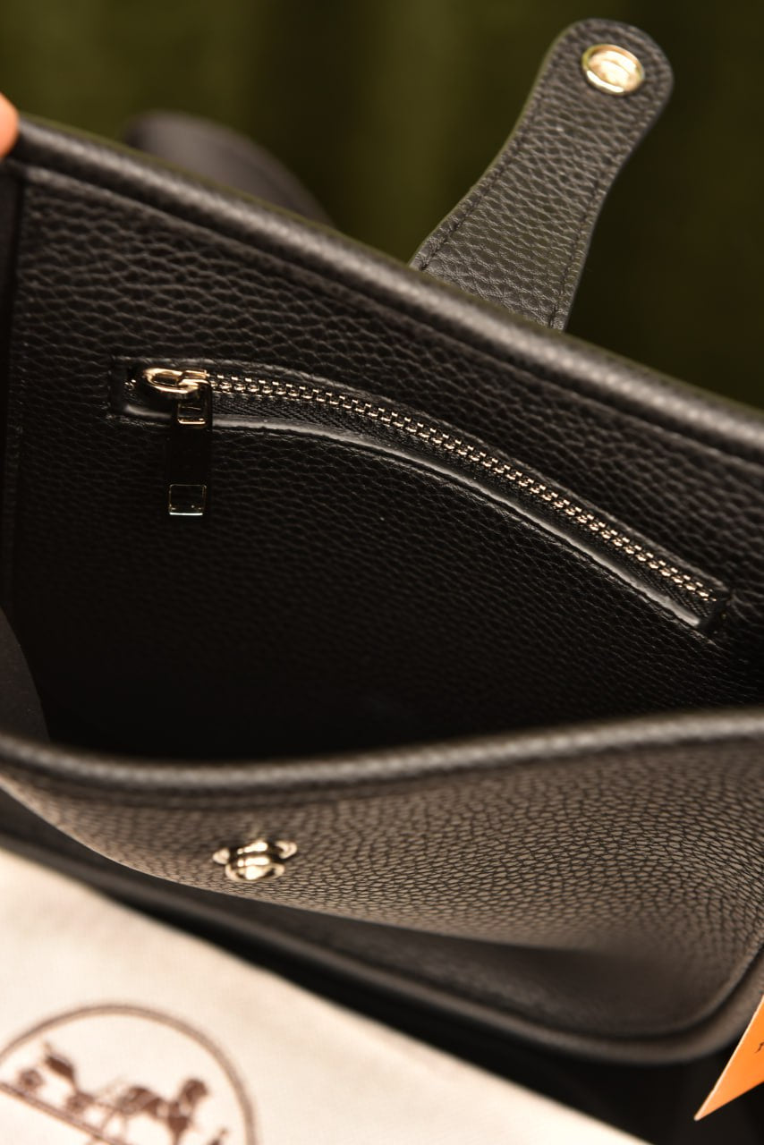 Hermes Evelyne Black( size 30cm x 29cm)