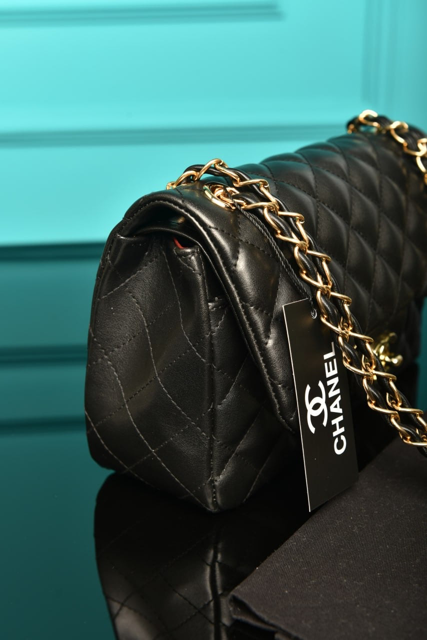 Chanel classic  flap black (size27cm x 18 cm)