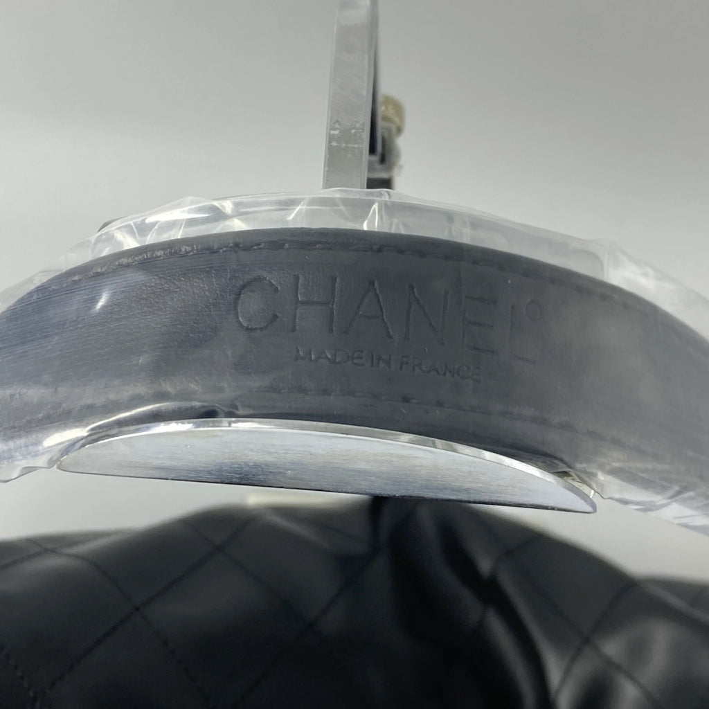 CHANEL HANDBAG BLACK(Size 32x22)