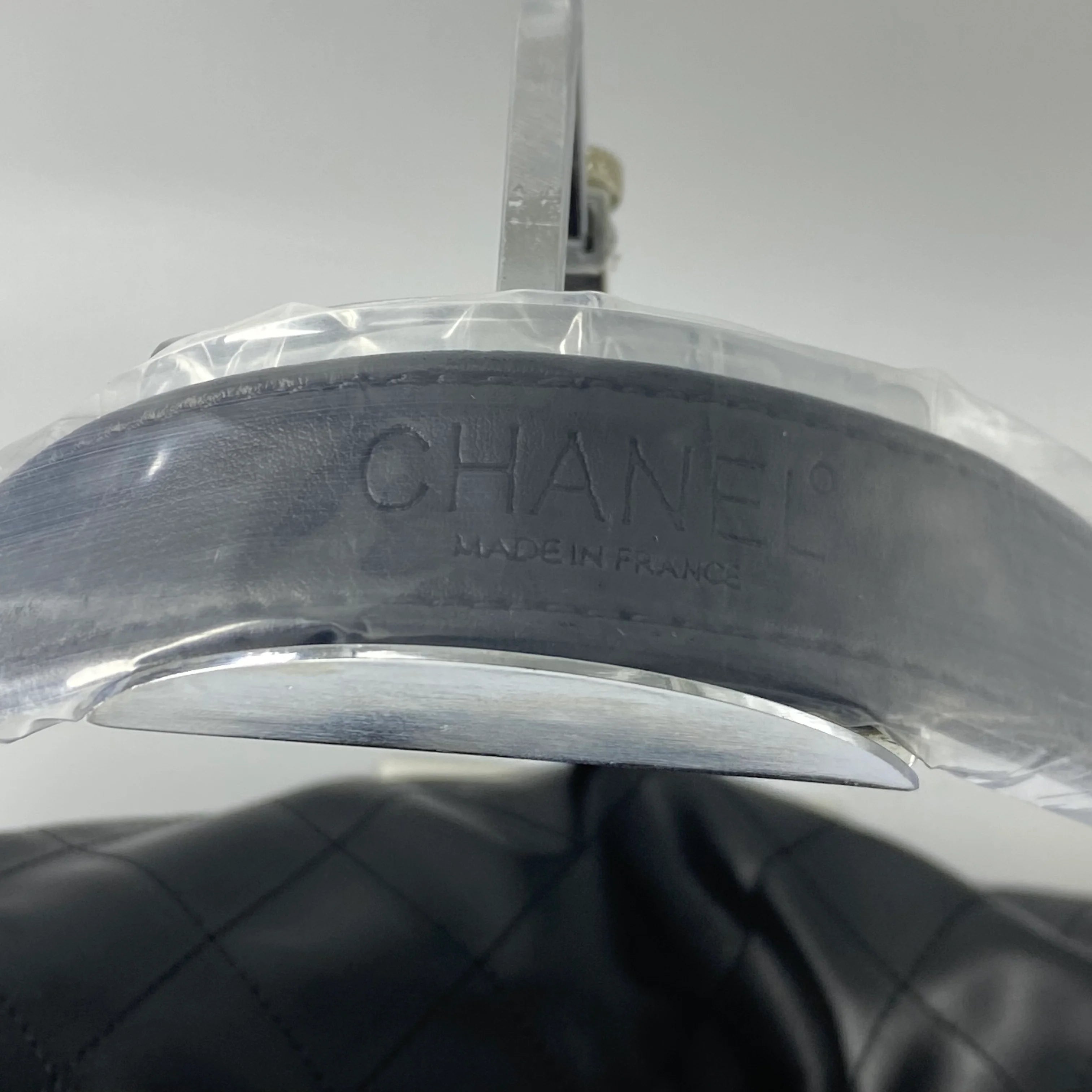 CHANEL HANDBAG BLACK(Size 32x22)