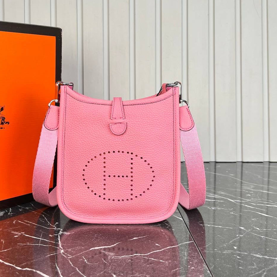Hermes Evelyne pink  medium size (20.5cm x 22cm)