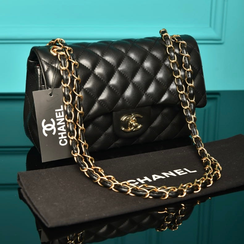 Chanel classic  flap black (size27cm x 18 cm)