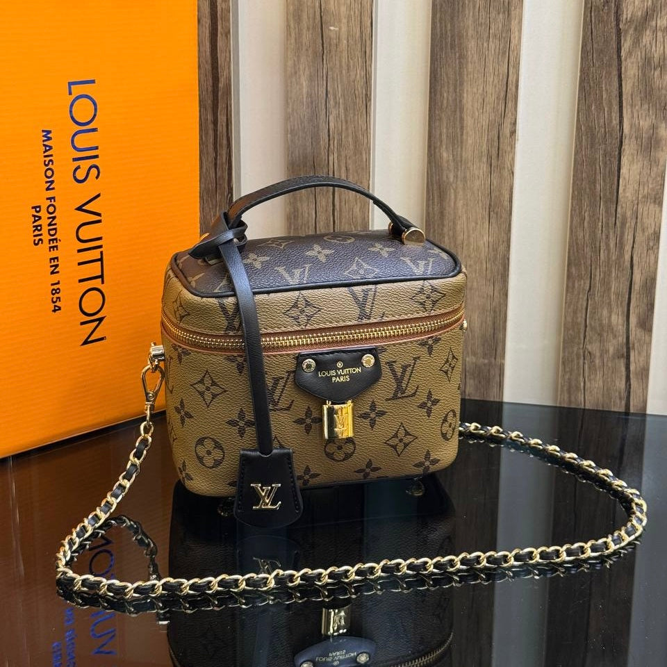 LOUIS VUITTON VANITY CASE(23cmx19cm)
