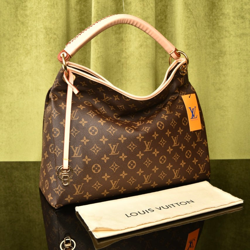 Louis Vuitton artsy MM(41cm x 32cm)