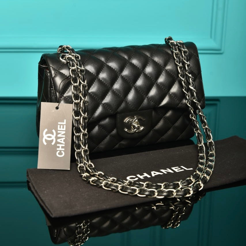 (Chanel classic  flap black silver(size27cm x 18 cm)