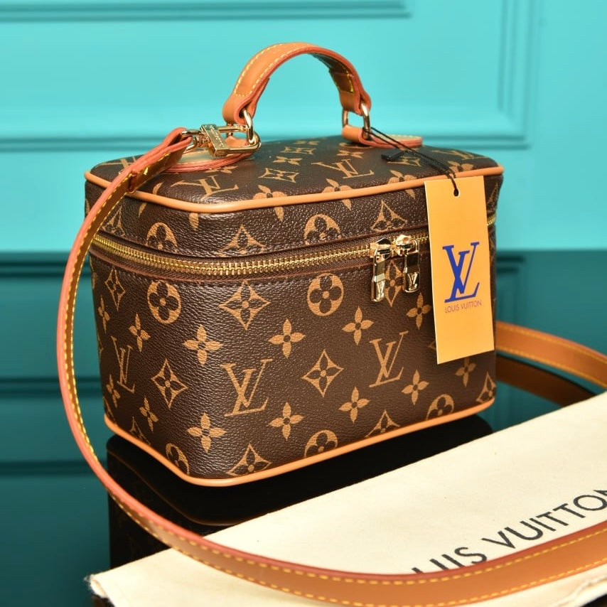 Louis Vuitton nice mini toiletry monogram (20cm x 14cm x 13cm)