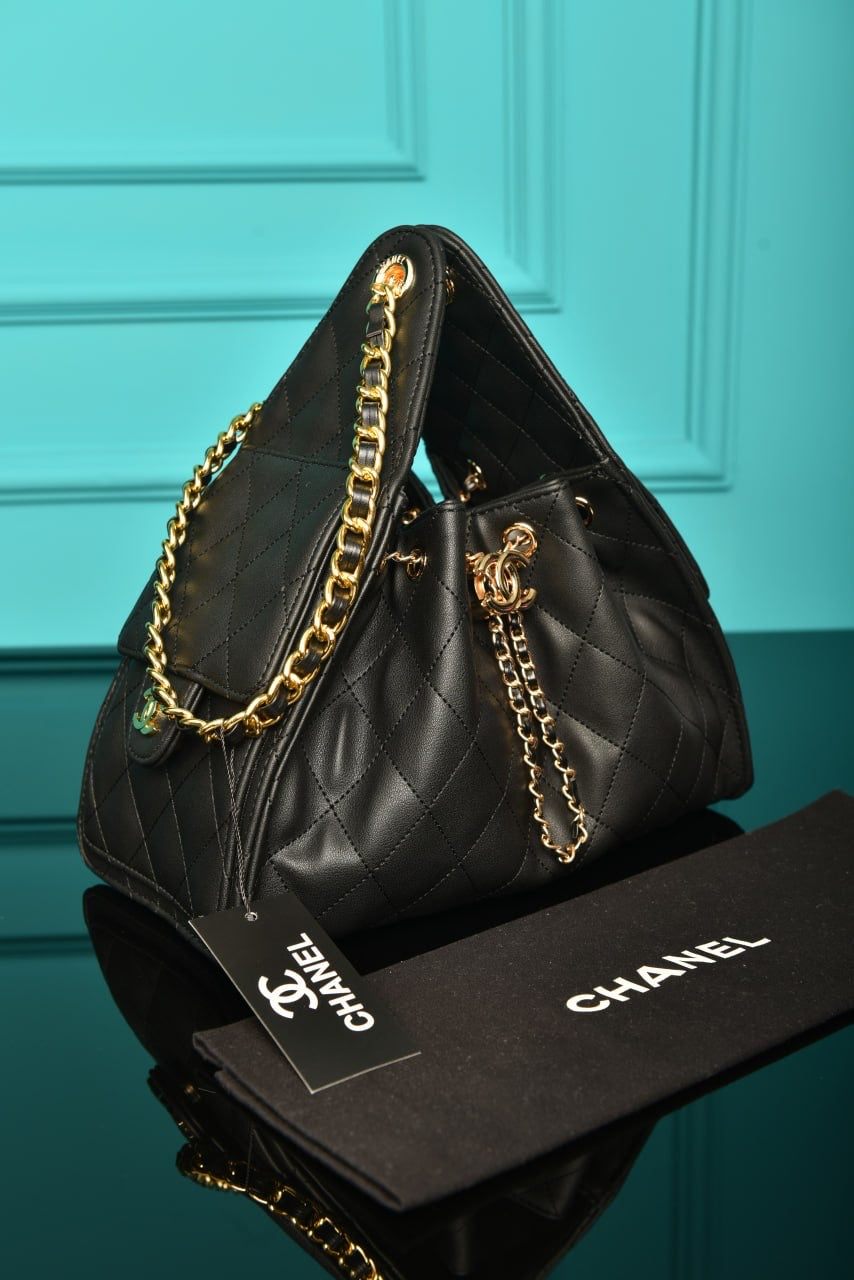 Chanel 25 black (30cm x 26cm x 14cm)