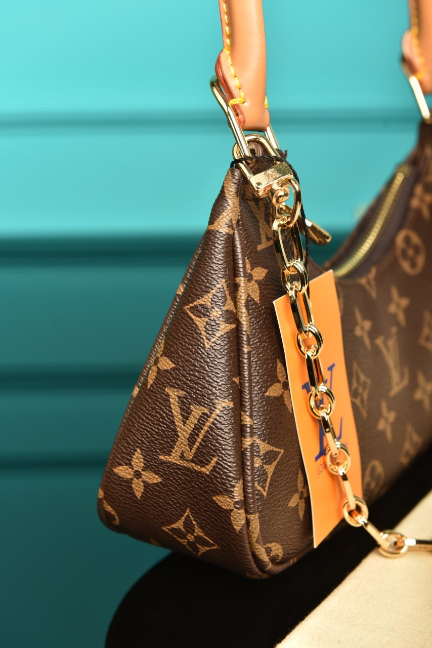 Louis Vuitton catchy pm (24cm x 10 cm)