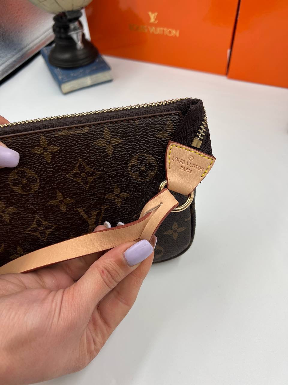 LV POCHETTE MONOGRAM BROWN(22cm x 14cm)
