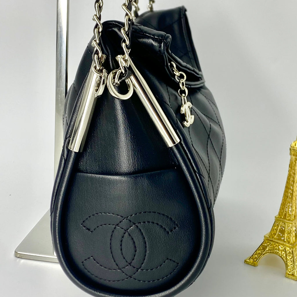 CHANEL HANDBAG BLACK(Size 32x22)