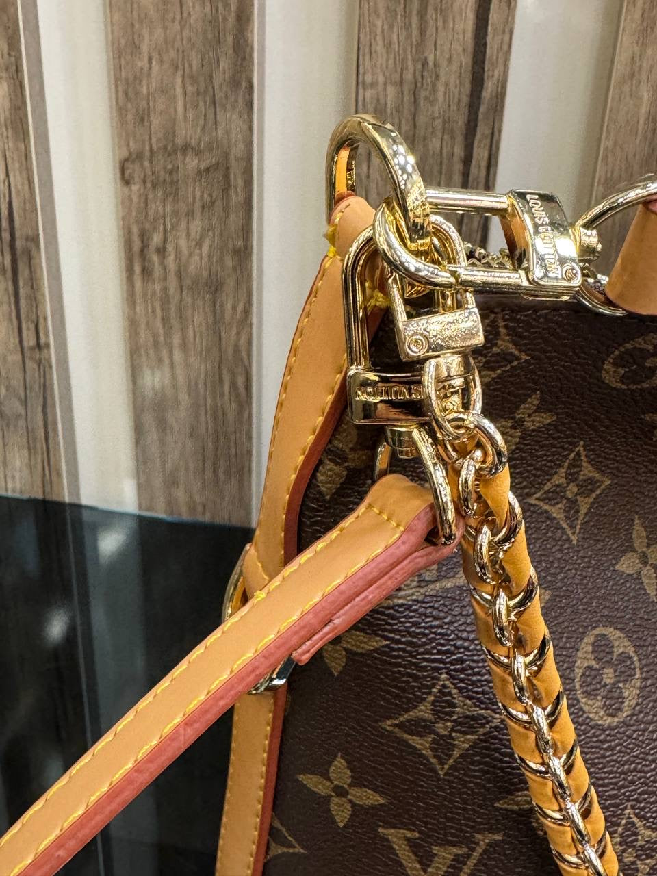 Louis Vuitton multipass monogram brown (27cm x 25cm)