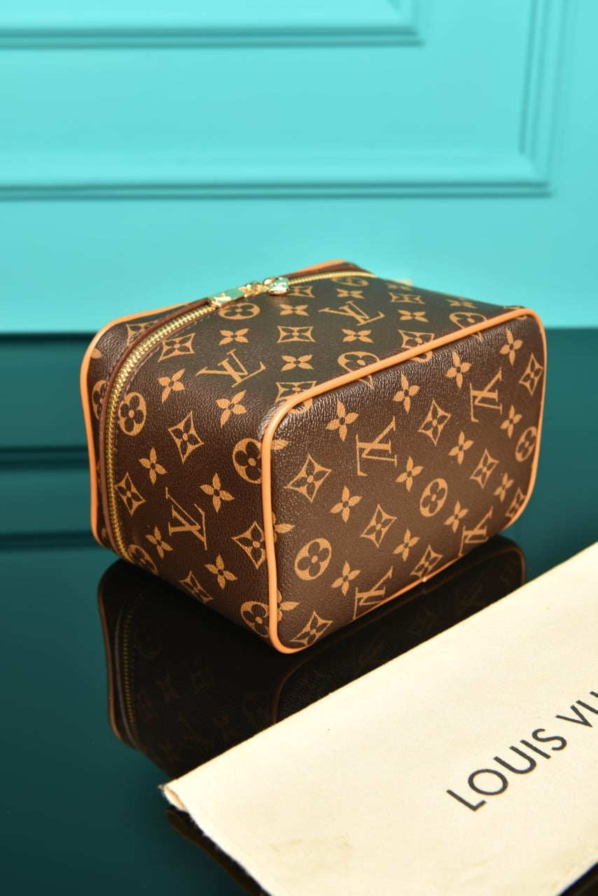 Louis Vuitton nice mini toiletry monogram (20cm x 14cm x 13cm)