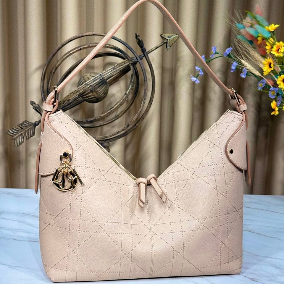 Dior voyage beige (34cm x 22cm)