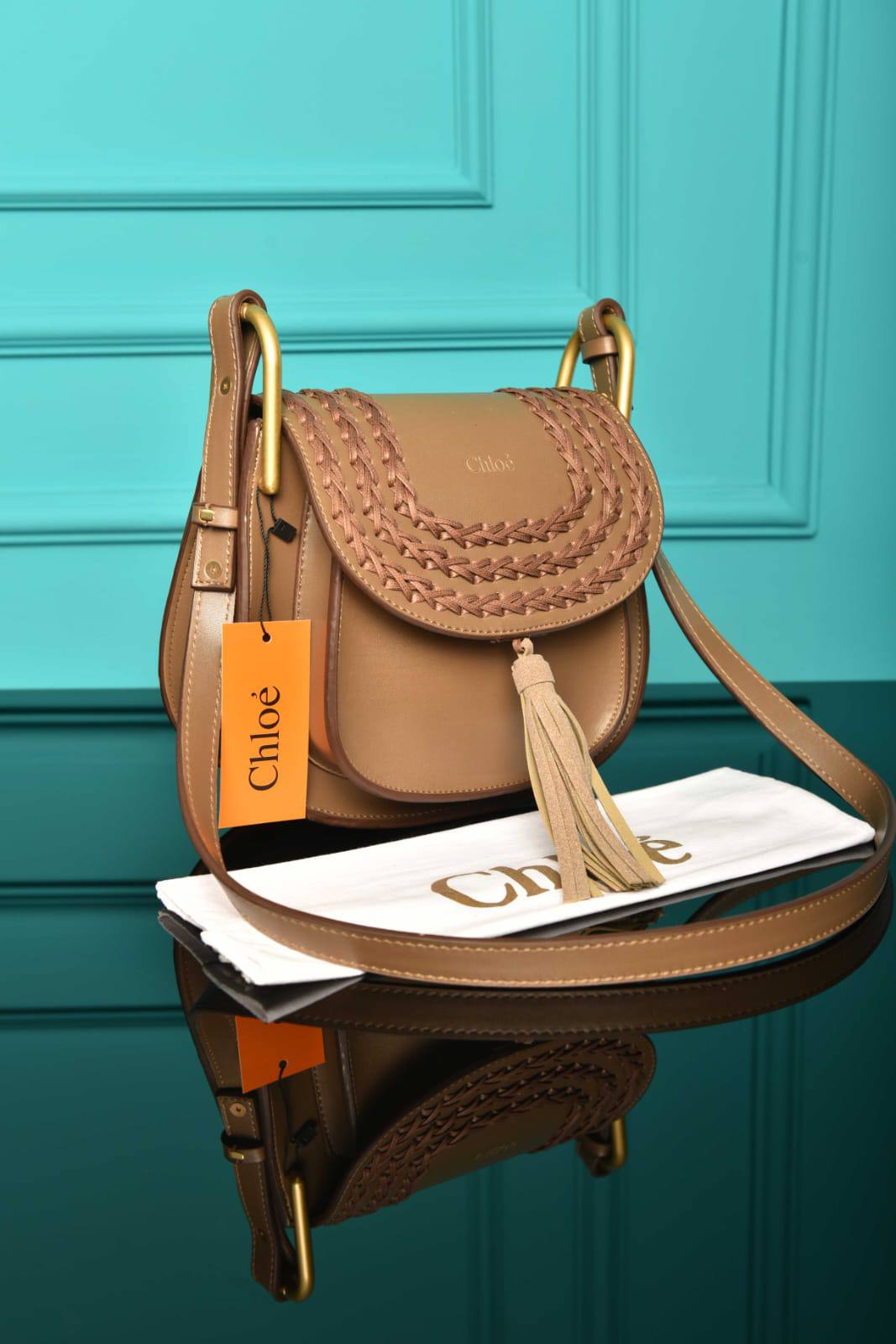 Chloe Hudson camel (22.5cm x 22cm)