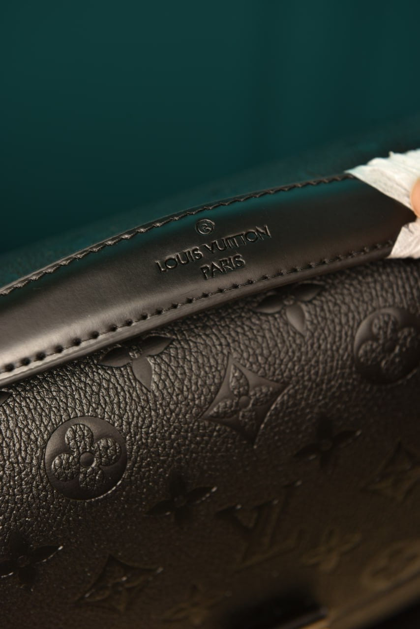 LOUIS VUITTON  METIS MONOGRAM BLACK (25cm x22cm)