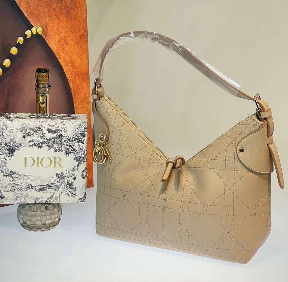 Dior voyage beige (34cm x 22cm)