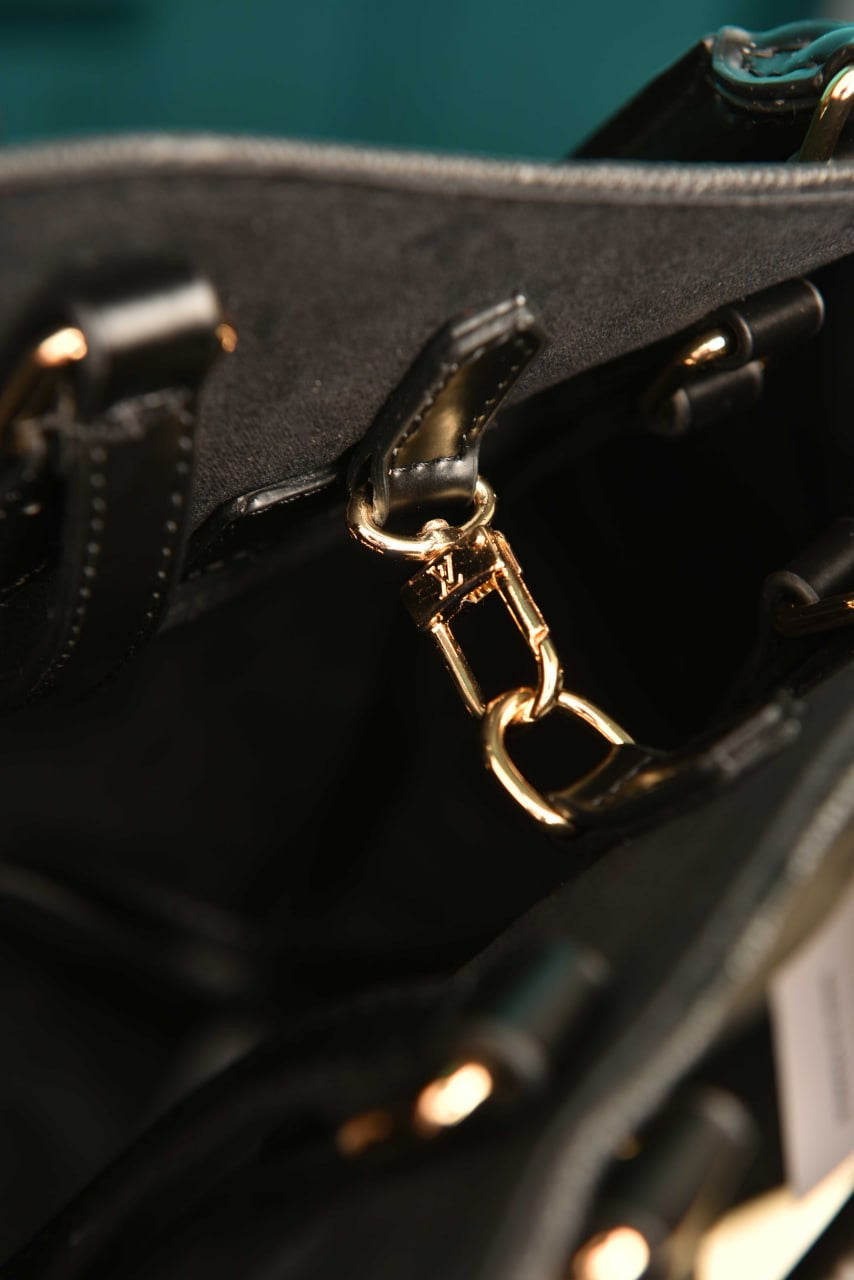 LV ONTHEGO BLACK MONOGRAM (34cm x 27cm)