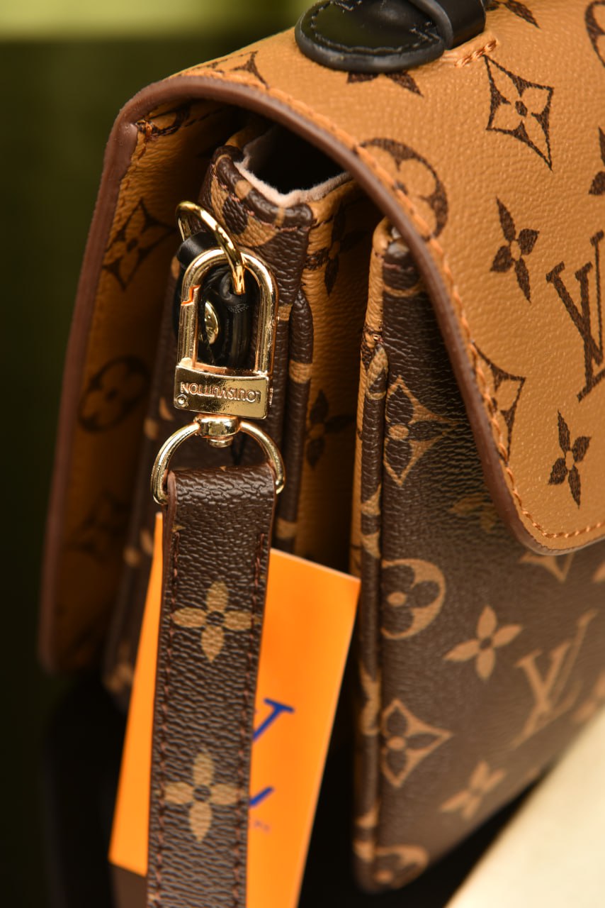 LOUIS VUITTON  METIS MONOGRAM REVERSE (25cm x22cm)