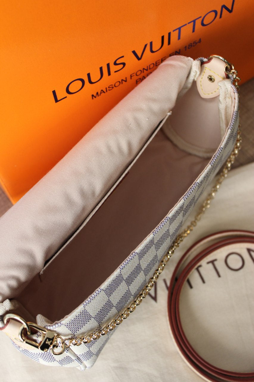 Louis Vuitton favourite damier  26cm x 14cm