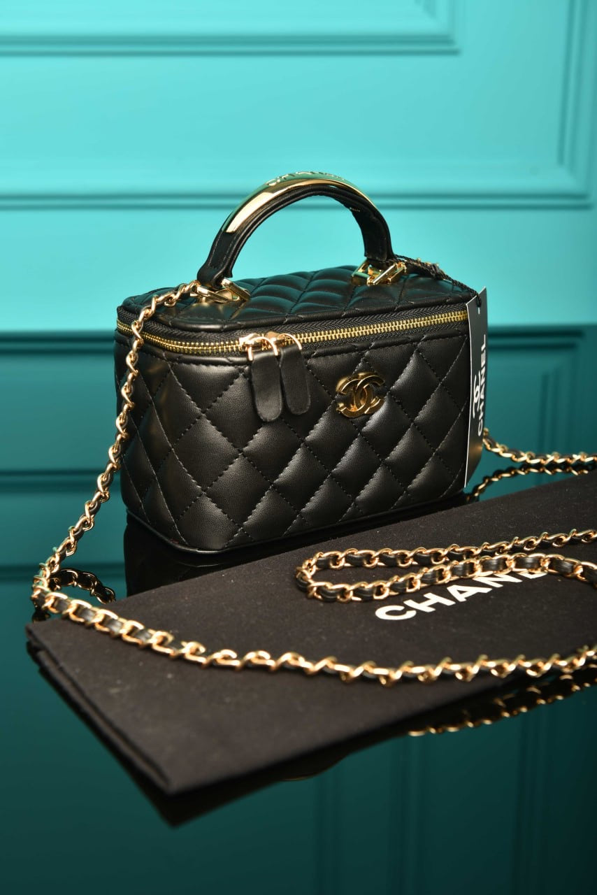 Quilted Small Lambskin Vanity Case black (16.5cm x 10cm x 8cm)