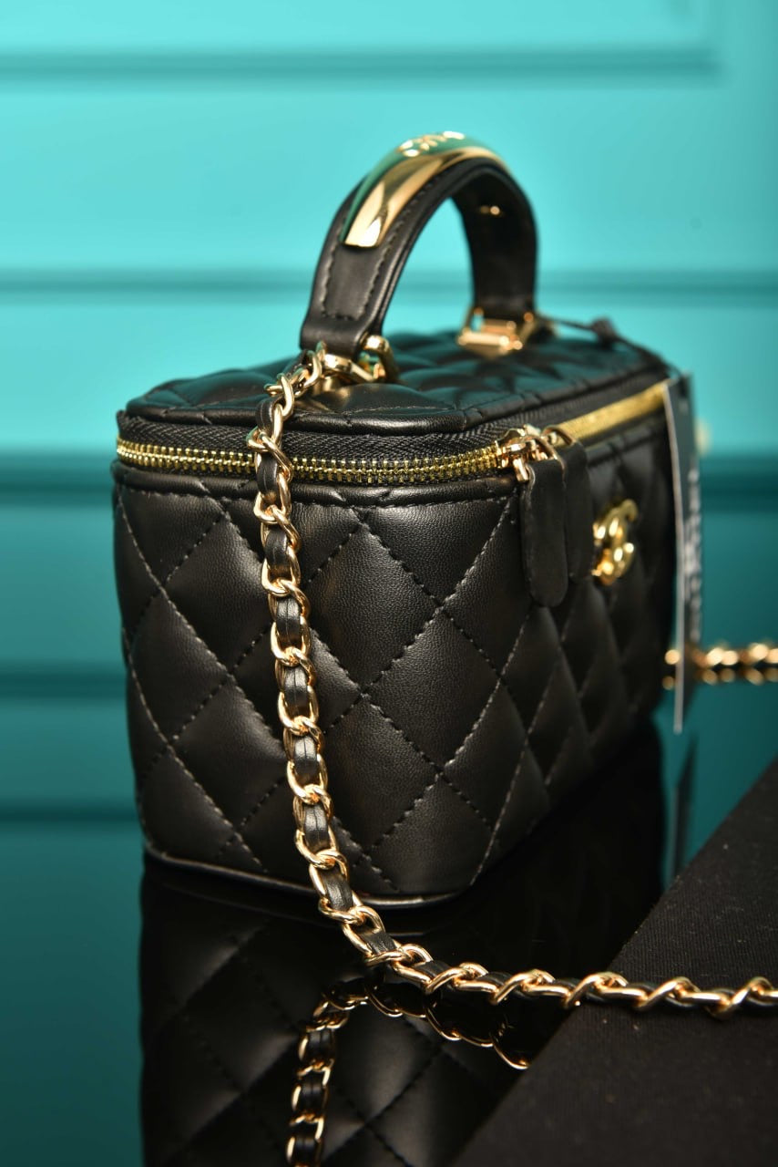 Quilted Small Lambskin Vanity Case black (16.5cm x 10cm x 8cm)