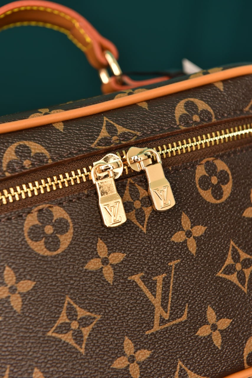 Louis Vuitton nice mini toiletry monogram (20cm x 14cm x 13cm)