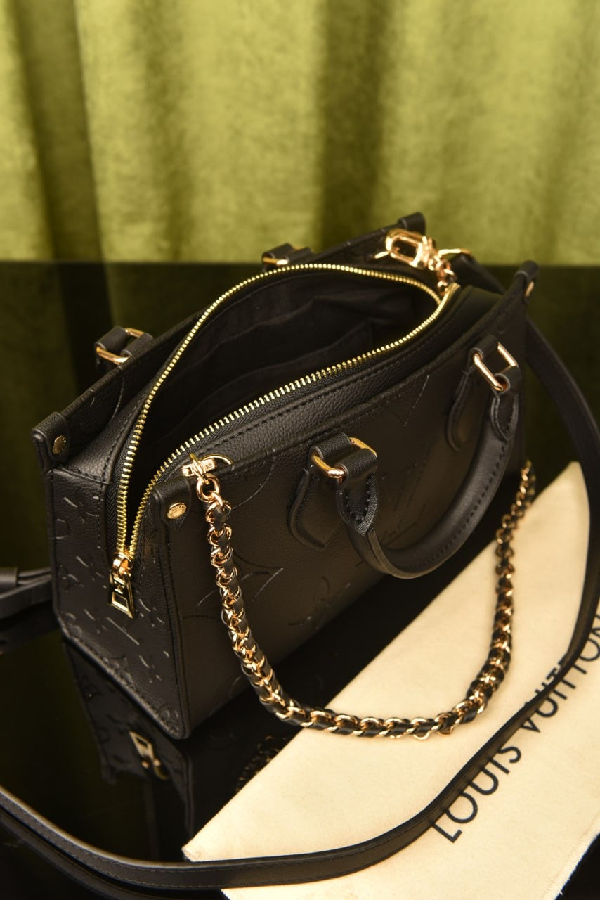 Louis Vuitton On The Go East West(25cm x 13cm)