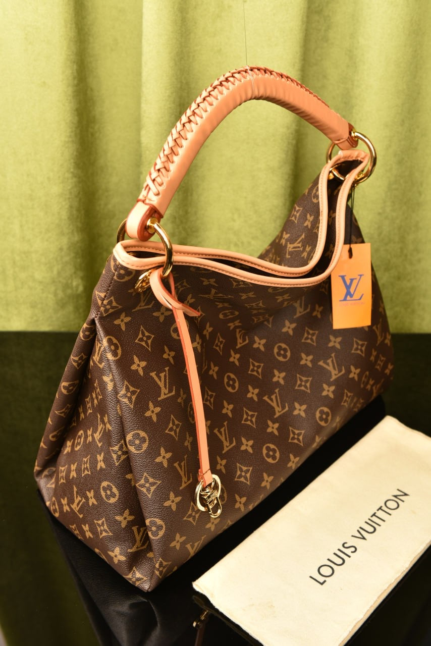 Louis Vuitton artsy MM(41cm x 32cm)