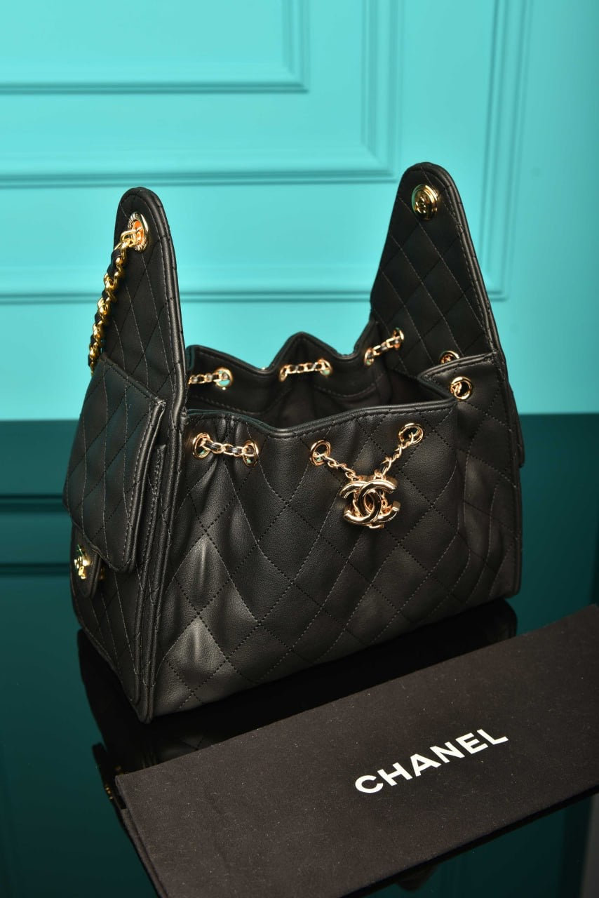 Chanel 25 black (30cm x 26cm x 14cm)