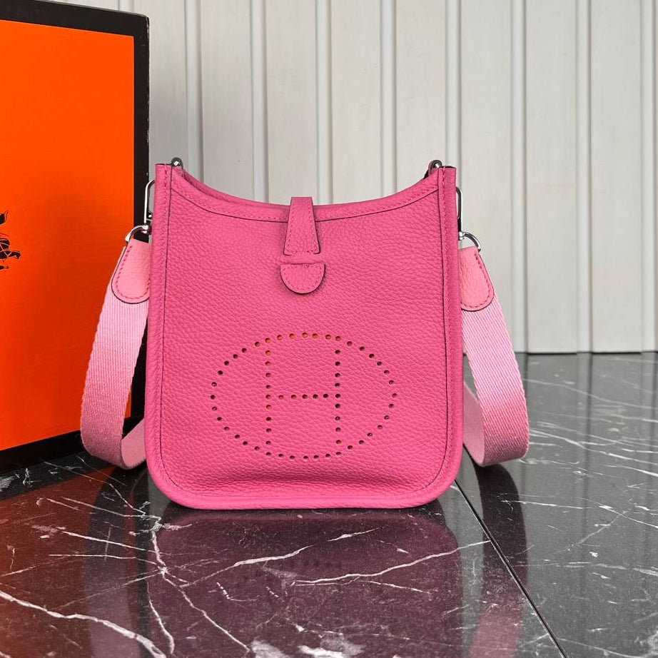 Hermes Evelyne fuchsia medium size (20.5cm x 22cm)