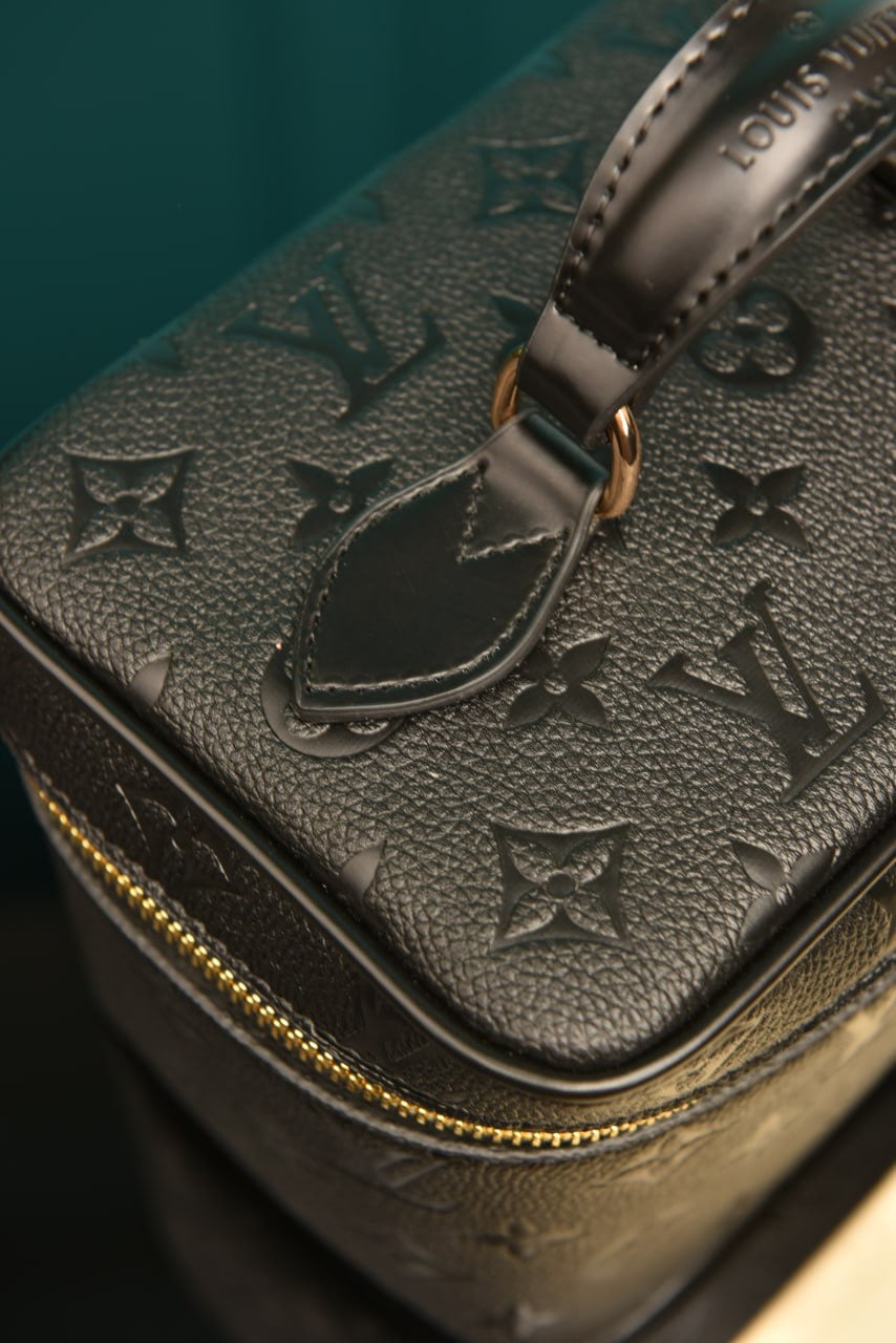 LV nice mini toiletry Monogram black (20cm x 14cm x 13cm)