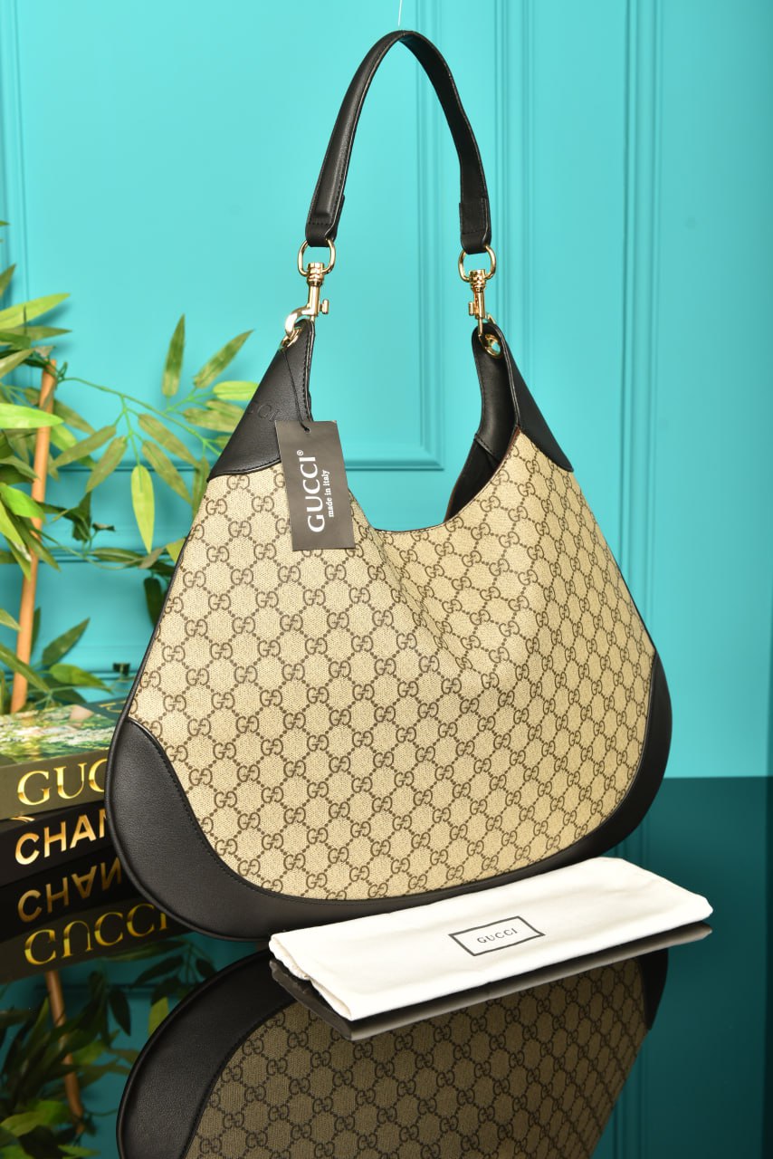 Gucci B shoulder bag black(49cm x 46 cm)